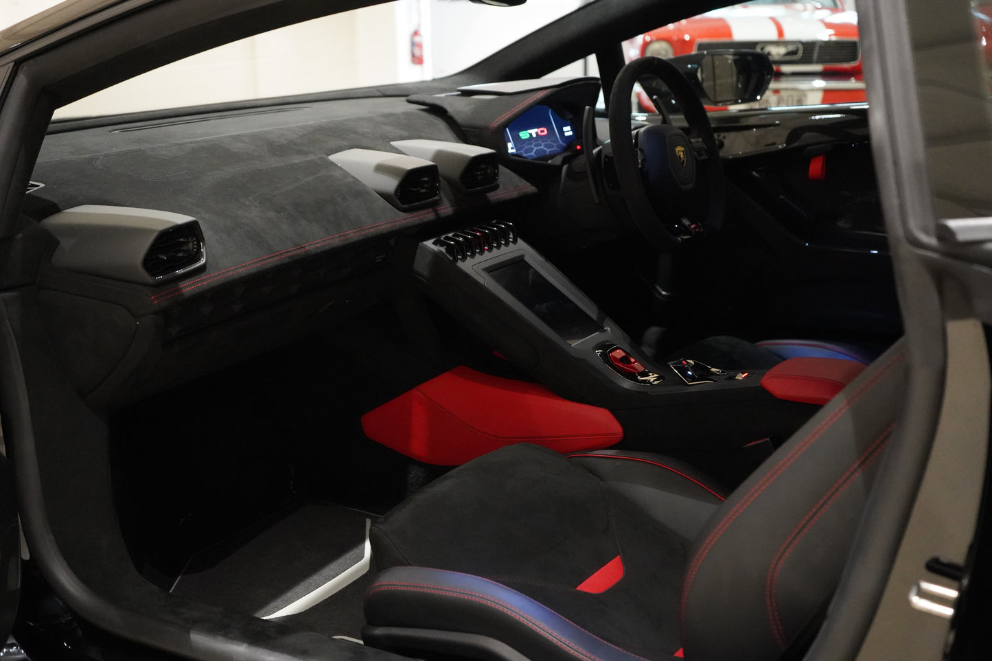2023 Lamborghini Huracan STO